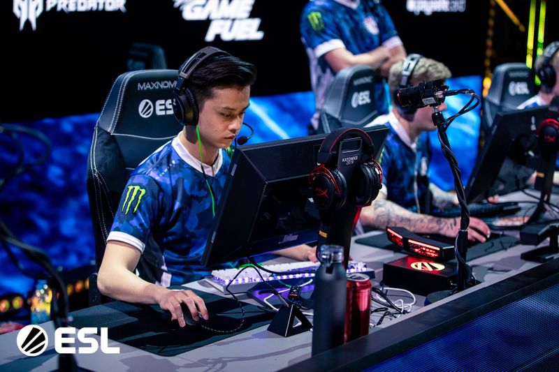 竞技场胜利瞬间：团队成长与国际赛场上的辉煌印记